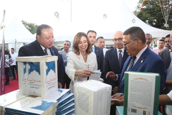 وزيرة الثقافة تفتتح "معرض الأوبرا الثاني للكتاب" ضمن الاحتفالات بثورة يونيو