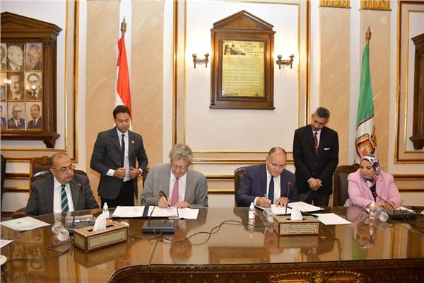  توقيع اتفاقية بين طب القاهرة وجامعة باريس سيتيه ومستشفى بوجون ومعهد تيودور بلهارس 
