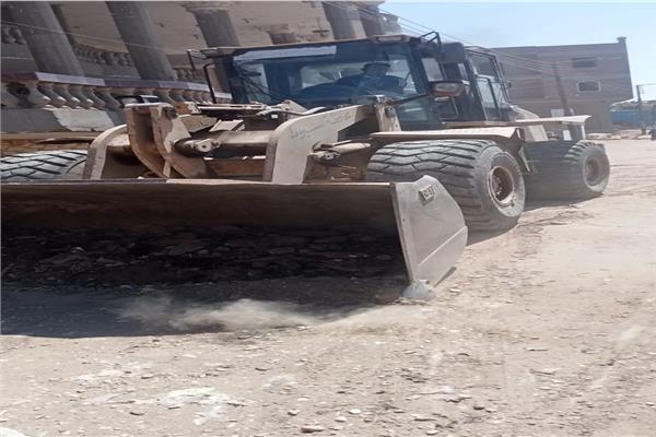  رفع 700 طن مخلفات وقمامة وتمهيد شوارع قري محافظة أسيوط 