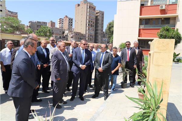 رئيس جامعة عين شمس يفتتح كلية الزراعة بعد التطوير
