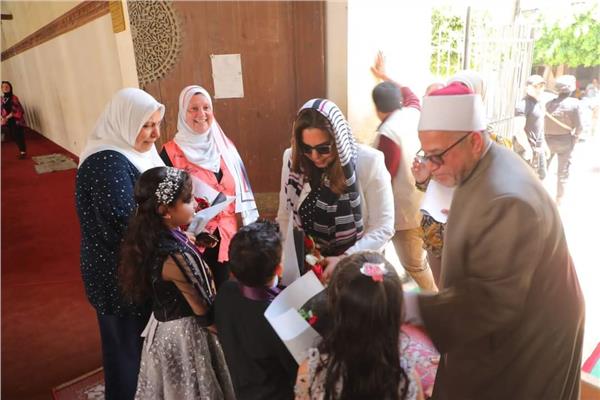 الدكتورة منال عوض محافظ دمياط خلال حضورها للأنشطة القرآنية