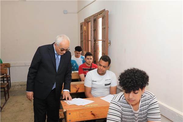 وزير التعليم يتابع  سير امتحانات الثانوية العامة  