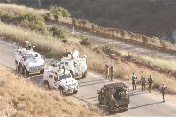 قوات يونيفيل وعناصر من الجيش اللبنانى قرب الحدود مع إسرائيل