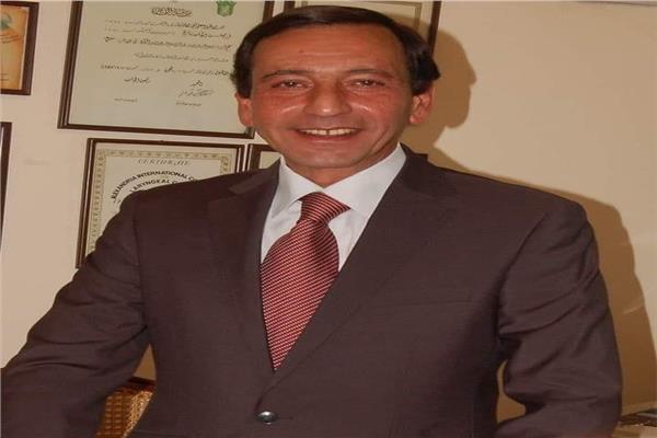 الدكتور ياسر عبد القادر أستاذ علاج الأورام
