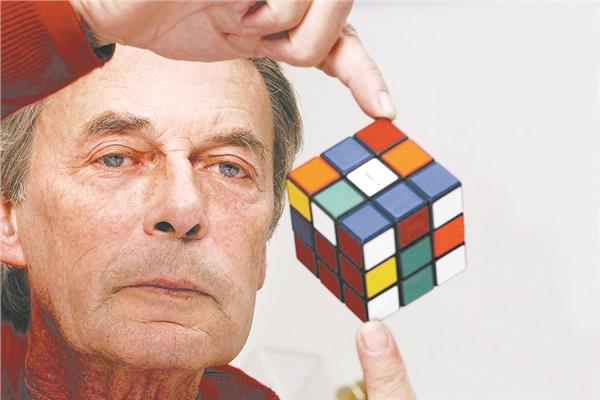 المهندس المعماري الهنغاري Erne Rubik مبتكر مكعب روبيك المشهور