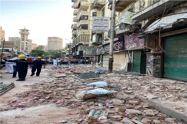 محافظ الإسكندرية يتابع حادث سقوط شرفتين بباكوس ومصرع وإصابة 4 مواطنين