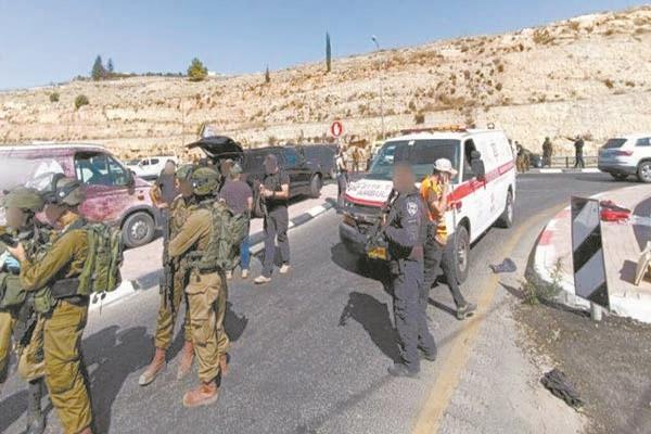 جنود الاحتلال فى موقع الحادث