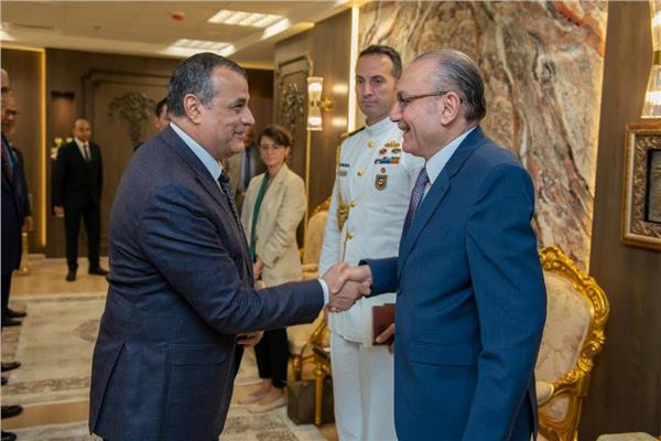 وزير الدولة للإنتاج الحربي و القائم بأعمال السفير التركي بالقاهرة