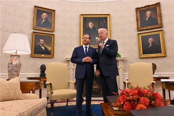  الرئيس الأمريكي جو بايدن والرئيس الإسرائيلي إسحاق هرتسوج 