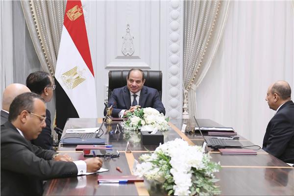 اجتماع الرئيس السيسي مع رئيس الوزراء ووزير الطيران