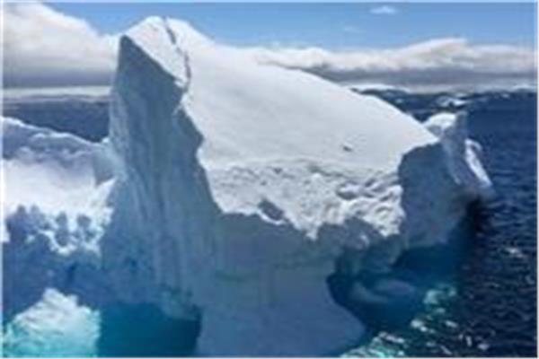أضخم جبل جليدي على سطح الأرض يتحرك  