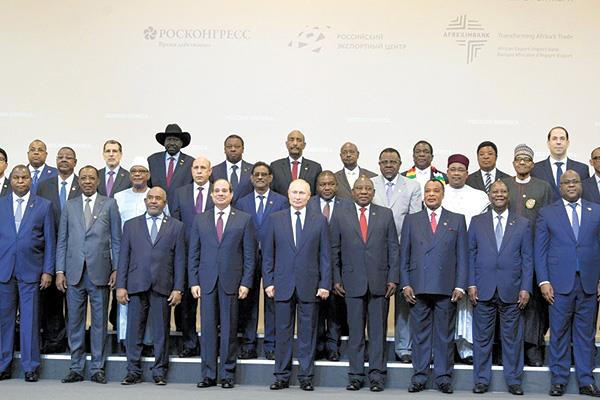  صورة تجمع الرئيس الروسى بوتين مع زعماء القارة الأفريقية 