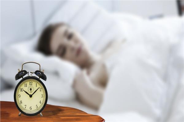 لماذا تنام النساء أكثر من الرجال؟
