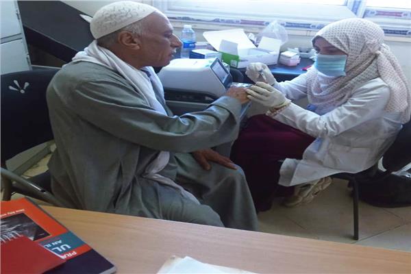  توقيع الكشف الطبي وفحص أكثر من 83 ألف مواطن خلال 30 يوم بسوهاج