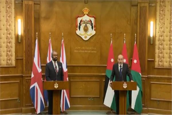 جانب من المؤتمر الصحفي لوزير الخارجية الأردني ونظيره البريطاني
