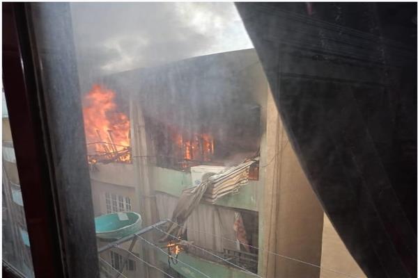  لحظة اشتغال النيران في شقة بمنطقة فيصل