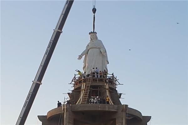  رفع أكبر تمثال للسيدة العذراء في أسيوط