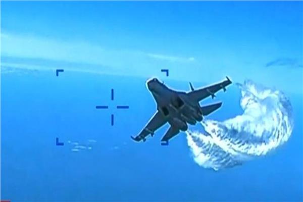 تحرش المقاتلات الروسية بالدرونز الأمريكية فوق البحر الأسود 