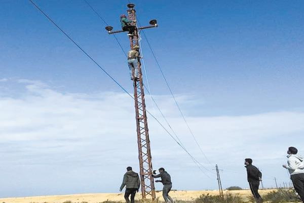 متابعة أبراج الكهرباء في شمال سيناء