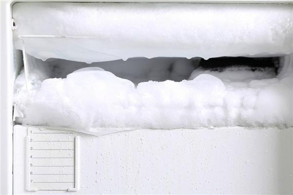 حيل للتخلص من الثلج المتراكم في الثلاجة