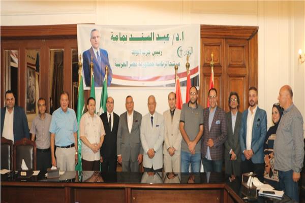 رئيس الوفد يلتقي شباب الوفد بتنسيقية الأحزاب والسياسيين 