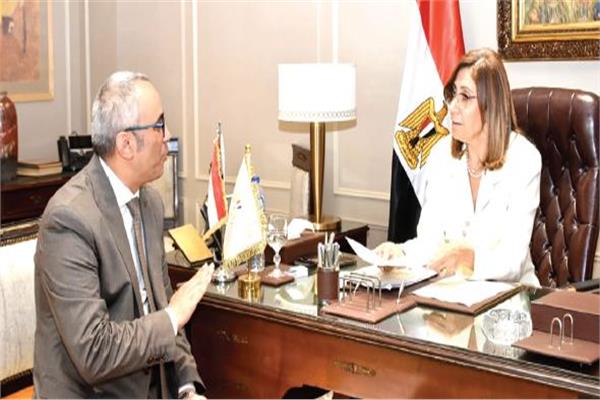 وزيرة الثقافة تبحث مع عمرو البسيونى رئيس هيئة قصور الثقافة الخطة الاستثمارية