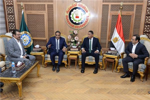  محافظ الدقهلية يستقبل وفد البرنامج الرئاسي لدعم صحة المرأة المصرية 