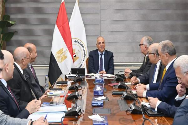 وزير الري يلتقي رئيس المجلس المصرى للشئون الخارجية 
