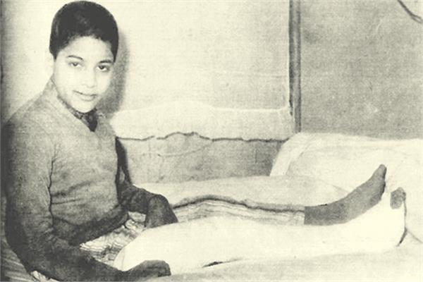 الطفل محمد الشناوي أثناء إجراء العملية