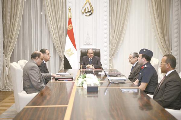 الرئيس عبد الفتاح السيسى خلال اجتماعه  مع د. مصطفى مدبولى