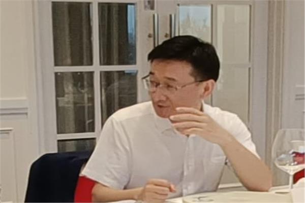 سانغ فنغ نائب مدير مكتب الشئون الخارجية في مقاطعة جواندونج