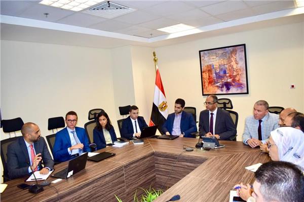 نائب وزير الإسكان يجتمع مع ممثلي صندوق مصر السيادي