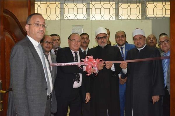 رئيس جامعة الأزهر اثناء  افتتاح قاعات مجلس كلية طب بنين الأزهر بأسيوط الجديدة