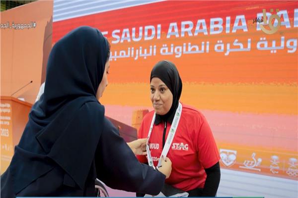 فايزة محمود الحاصلة على الميدالية الذهبية في بطولة السعودية الدولية لتنس الطاولة البارالمبية