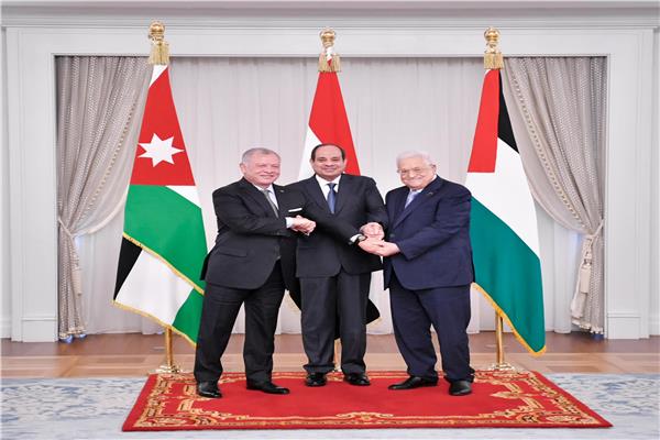 الرئيس السيسي وعاهل الأردن والرئيس الفلسطيني