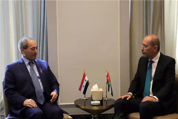الأردن وسوريا يؤكدان مواصلة التشاور