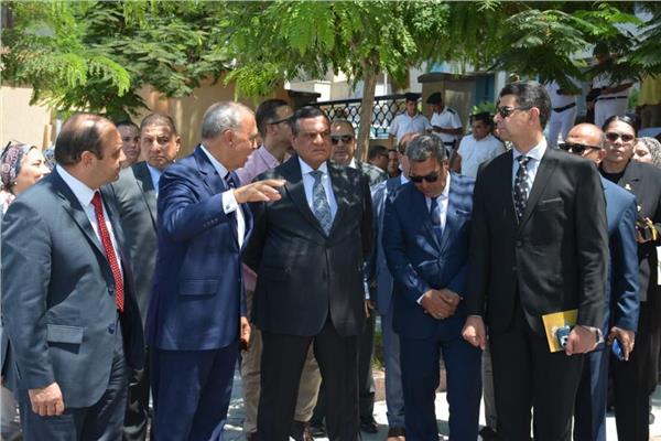وزير التنمية المحلية ومحافظ القليوبية يتفقدان أعمال تطوير كورنيش النيل ببنها  