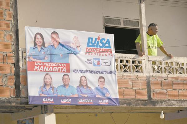 إعلان لأحد مرشحى الرئاسة فى الإكوادور
