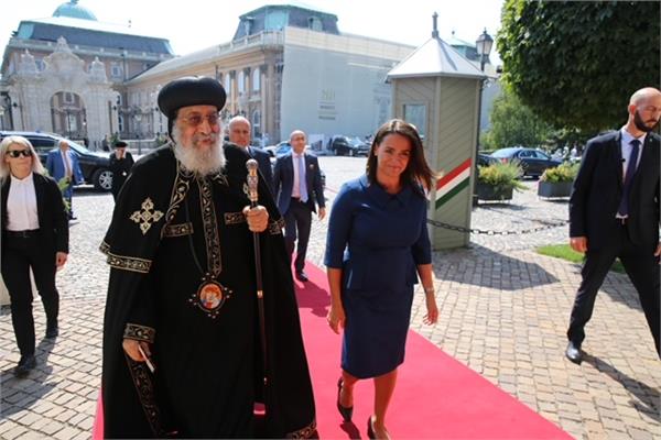 السيدة كاتلين نوڤاك رئيسة جمهورية المجر خلال استقبالها البابا تواضروس الثاني