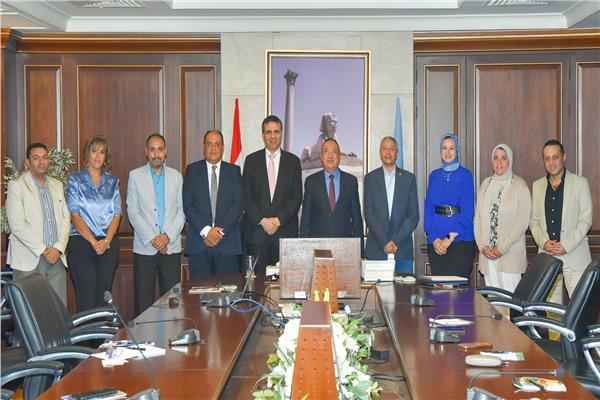 محافظ الإسكندرية مع ممثلي الأكاديمية العربية للعلوم والتكنولوجيا والنقل البحري