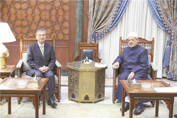 شيخ الأزهر خلال استقباله سفير اليابان لدى القاهرة 