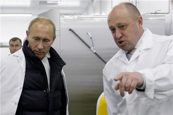 قائد مجموعة فاجنر يفجيني بريجوجين  والرئيس الروسي فلاديمير بوتين