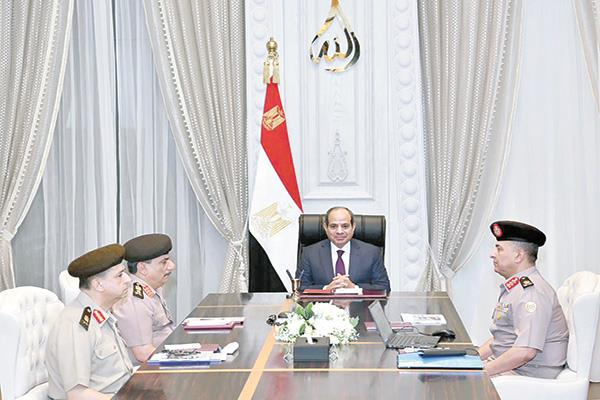 الرئيس عبد الفتاح السيسى خلال اجتماعه لمتابعه مشروعات صناعة الحديد والصلب