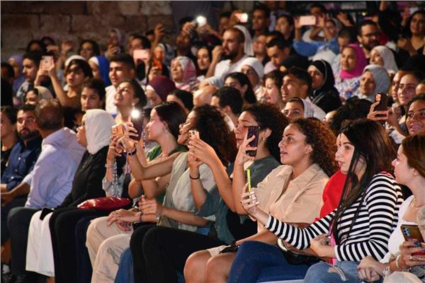 حضور كبير وتفاعل واسع بحفل عزيز مرقة ونسمة عبد العزيز بمهرجان القلعة
