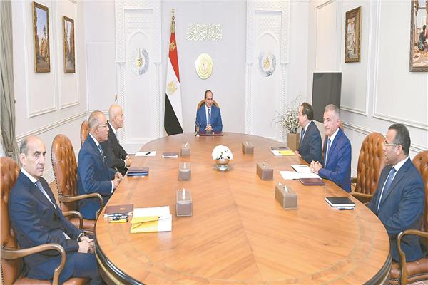 الرئيس عبد الفتاح السيسى خلال اجتماعه مع وفد شركة إينى الإيطالية بحضور الملا