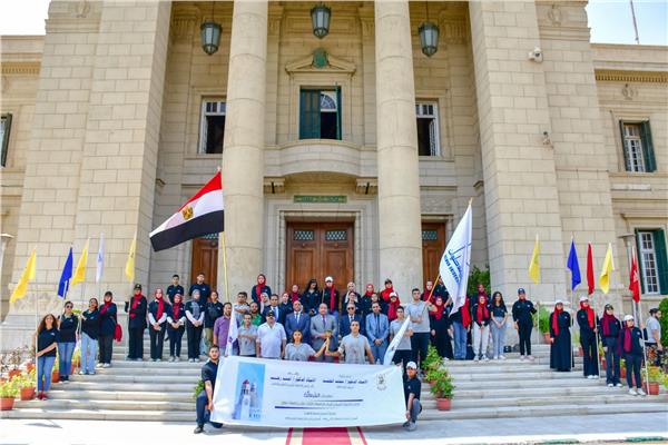 جامعة القاهرة تتسلم شعلة أسبوع شباب الجامعات