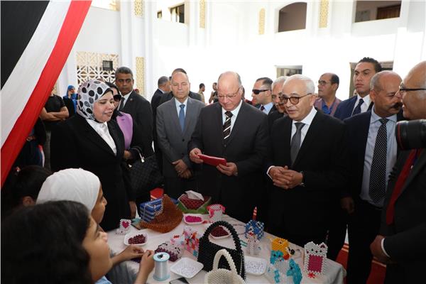 وزير التربية والتعليم ومحافظ القاهرة يفتتحان معرض "أهلاً مدرستي"
