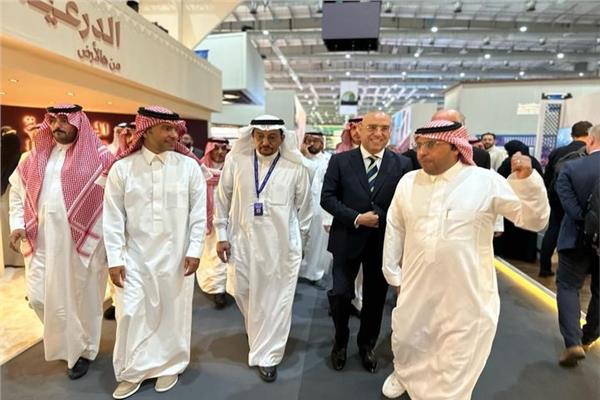أثناء افتتاح معرض «سيتي سكيب» بالعاصمة السعودية الرياض 
