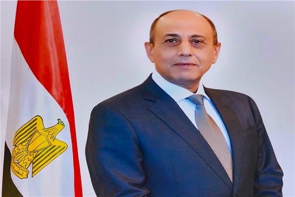 وزير الطيران المدني الفريق محمد عباس حلمي