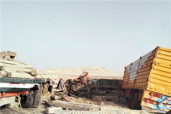 صور من حادث صحراوي قنا